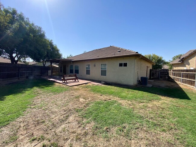 Building Photo - Tulare home for rent