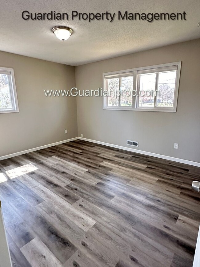 Building Photo - Champlin Single Family Home, Large Fenced Yard, Deck, 2 Car Garage,  Video Tour