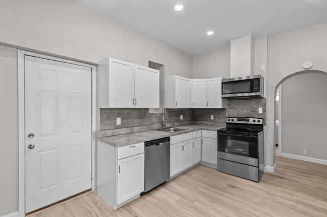 Building Photo - 3231 Taft Ave