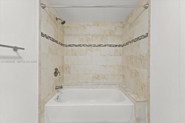 Building Photo - 181 Wimbledon Lakes Dr