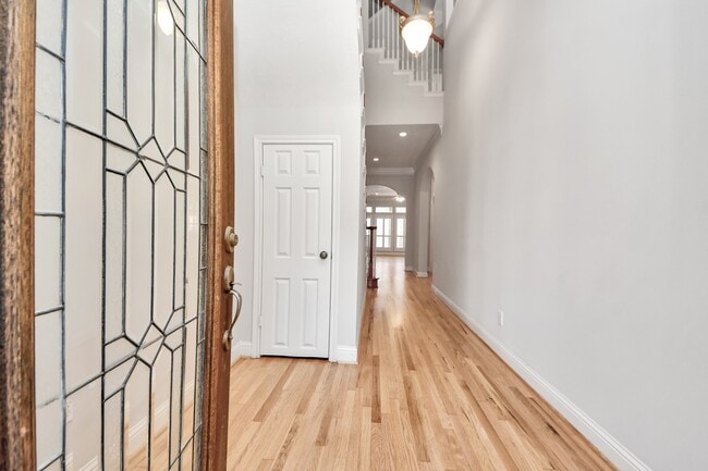 Building Photo - 5346 Hidalgo St