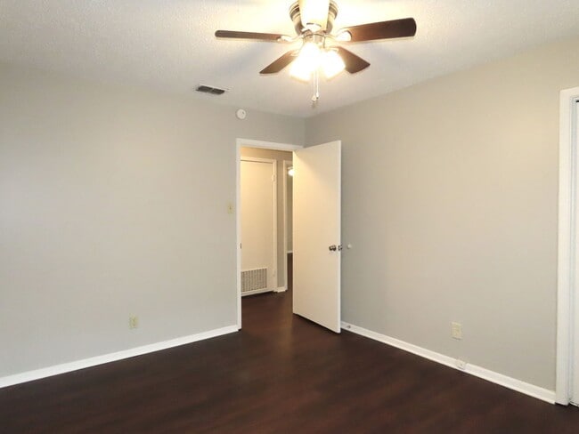 Building Photo - South Tyler! Beautiful 3 Bedroom, 2 Bathroom Duplex