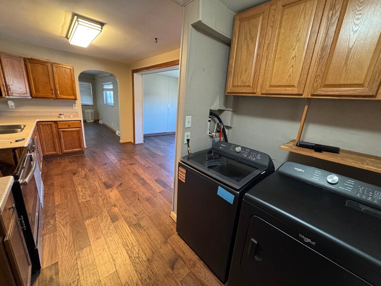 Building Photo - 822 Sutherland Dr