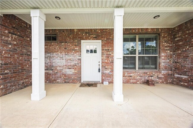 Building Photo - 240 Vicks Cir