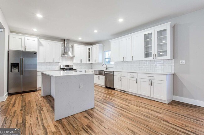 Building Photo - 870 Gaston St SW