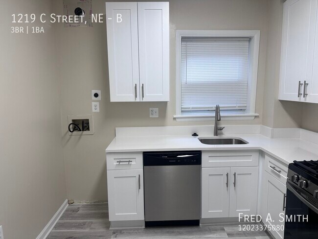 Building Photo - 1219 C St NE