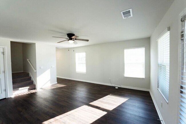 Building Photo - 8J Crabapple Cir