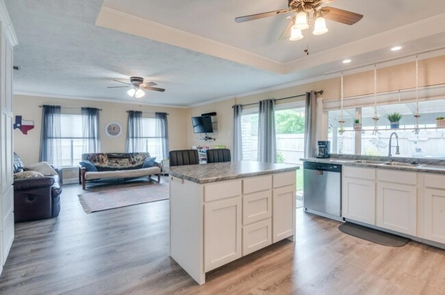 Building Photo - 3614 Pinoak Dr