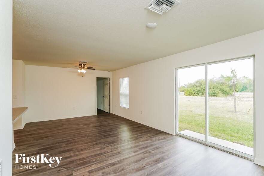 Building Photo - 2204 NE 22nd Pl