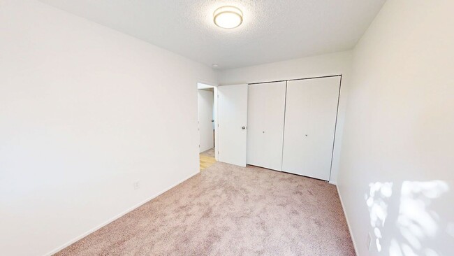 Building Photo - 159 Corbins Mill Dr