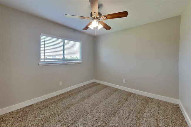 Building Photo - 5150 Summit Lodge Dr