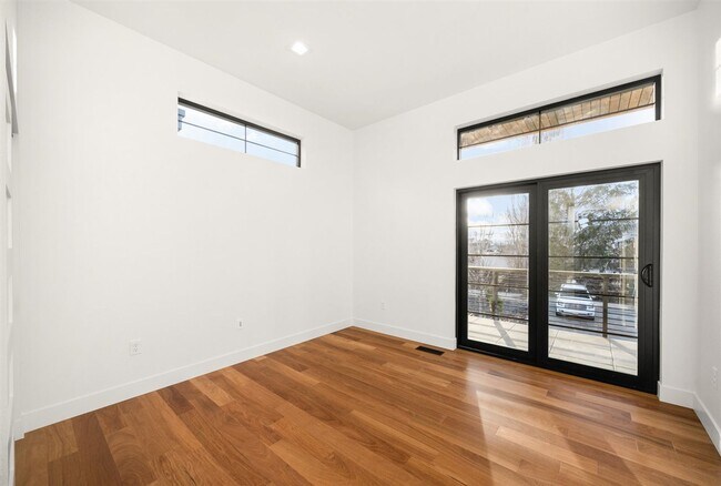 Building Photo - Modern Newly Built 4 Bed, 3 Bath Home!