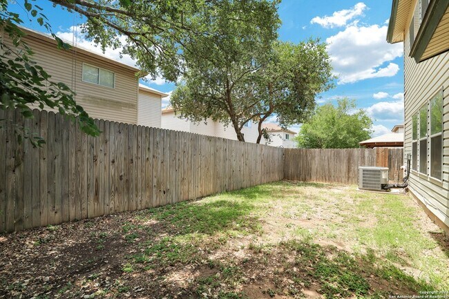 Building Photo - 10106 Amber Flora Dr
