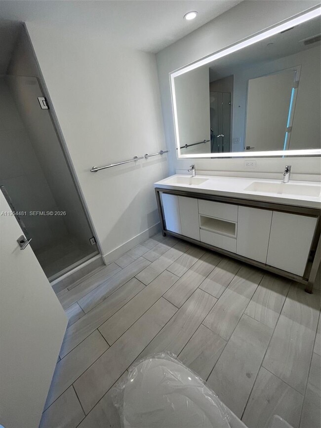 Building Photo - 2000 Metropica Wy