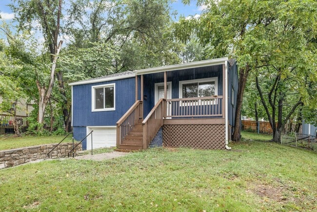 Building Photo - Beautiful 3 Bedroom Home