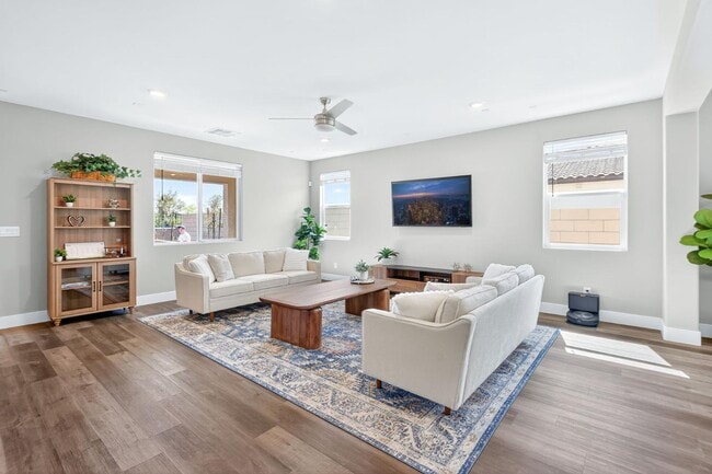 Building Photo - 1024 Saker Falcon Dr