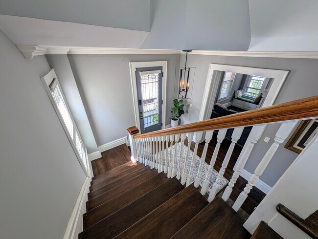 Building Photo - 946 Oak St