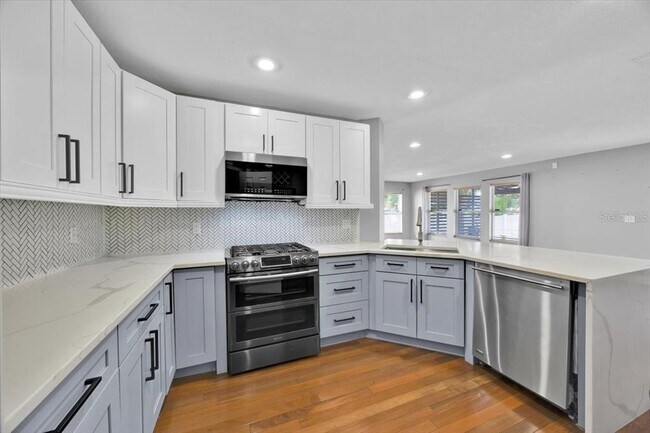 Building Photo - 409 Rona Ln
