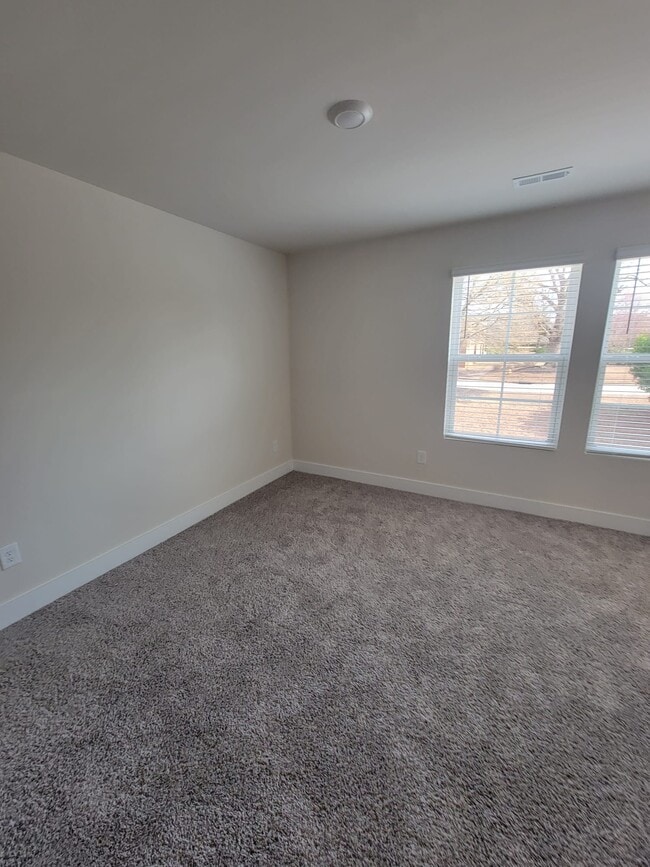 Building Photo - 123 Ted Dr