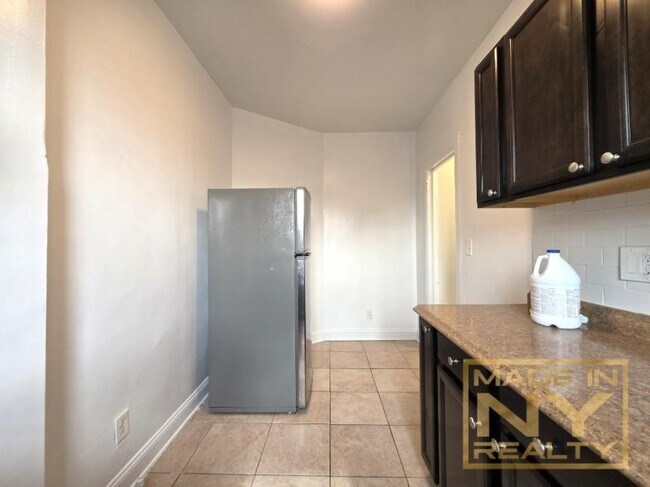 Building Photo - 1 bedroom in ASTORIA NY 11106