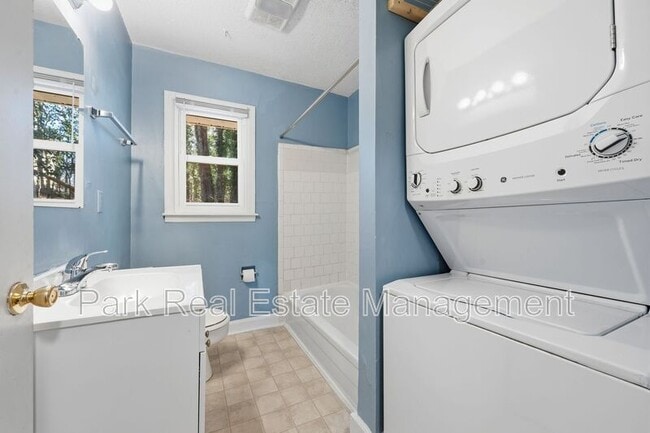 Building Photo - 635 N Columbia St