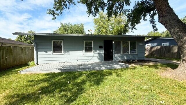 Building Photo - WEST - EAGLEDALE 3 BEDROOM RANCH AVAILABLE NOW!