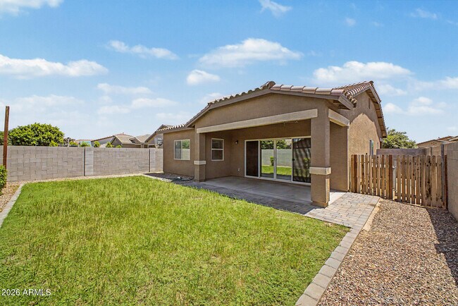 Building Photo - 1360 W Joshua Tree Ave
