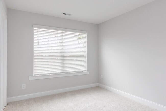 Building Photo - 261 Old Grove Ln