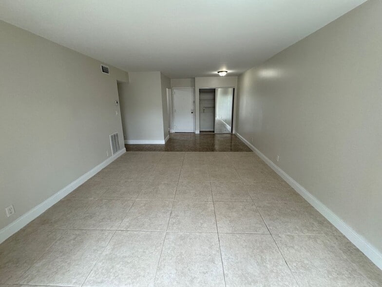 Building Photo - 3101 Oakland Shores Dr