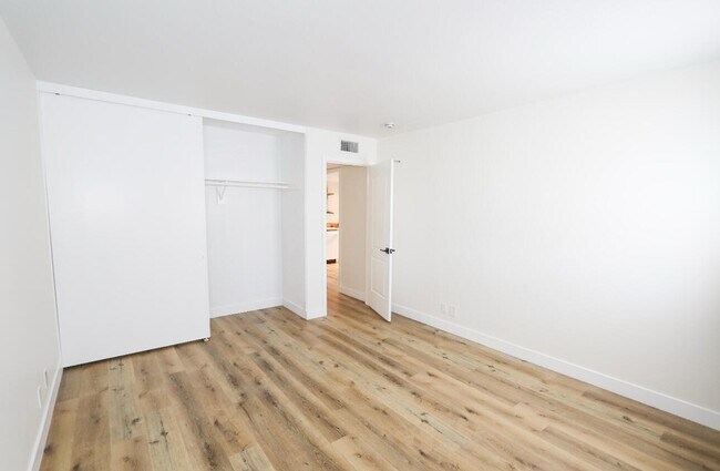 Building Photo - 9647 Spyglass Ave
