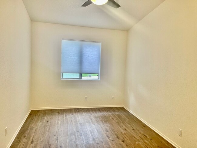 Building Photo - Fully Renovated 3-Bedroom Townhome in Gate...