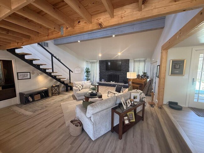 Building Photo - 1925 Plaza District Dr