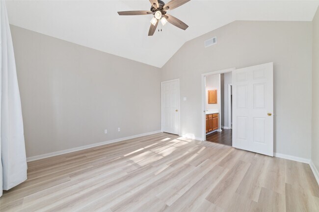 Building Photo - 28207 Laura Ct