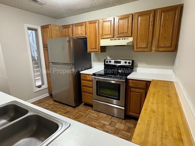 Building Photo - 700 Bishops Park Dr