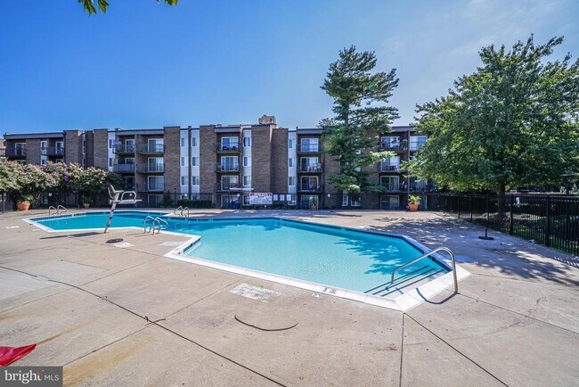 Building Photo - 4 S Van Dorn St
