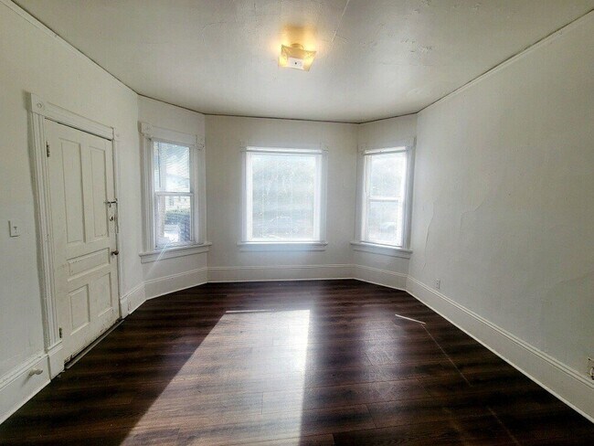 Building Photo - 1-Bedroom 1 Bath – 1710-1712 West Mineral ...