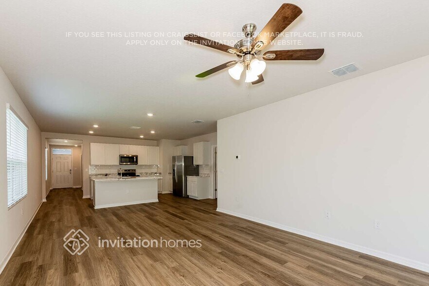 Building Photo - 8016 Majestic Palms Ct