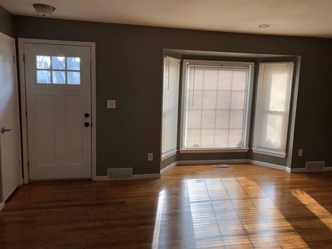 Building Photo - Nice 3bdr/2ba Ranch