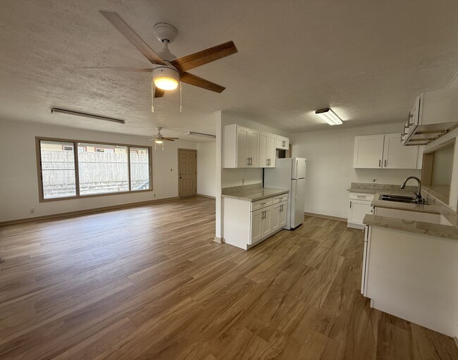 Building Photo - Partially Renovated 4BR/1.5BA Home in Hilo!