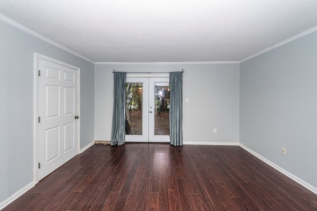 Building Photo - 3 Bedroom 2.5 Bath Condo in Parsonage Poin...