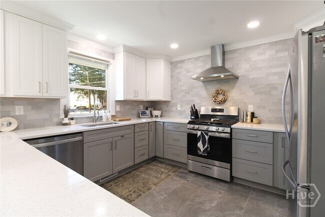 Building Photo - 1092 West Lake Dr