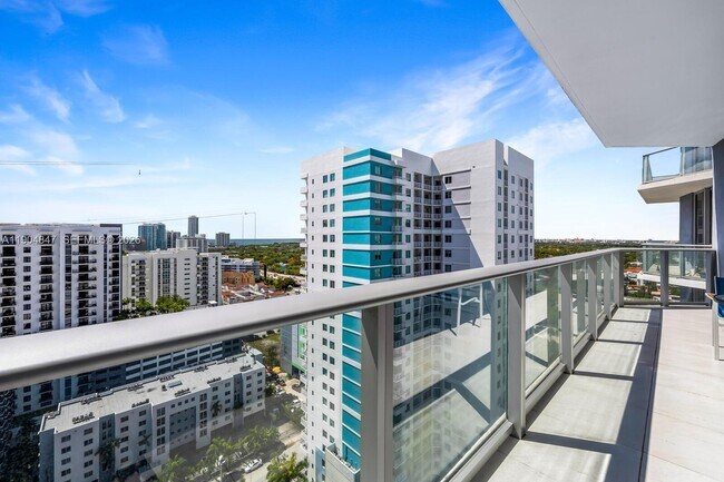 Building Photo - 1010 SW 2nd Ave