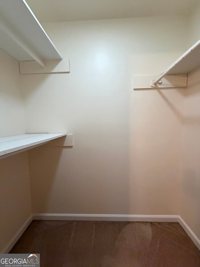 Building Photo - 734 Marthas Dr
