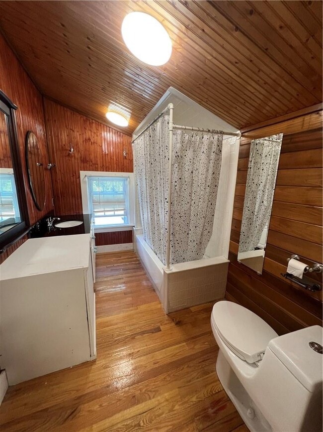 Building Photo - 207 Monhagen Ave