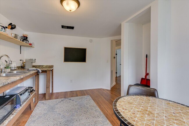 Building Photo - 1532 Colleton Ave SE