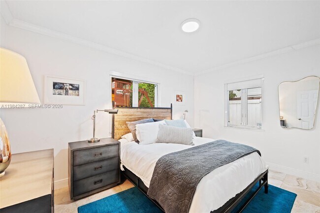 Building Photo - 200 W Mashta Dr