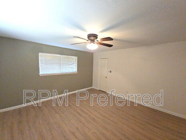 Building Photo - 12702 Ravensway Dr