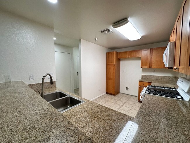 Building Photo - Spacious 2bed2bath Newly Renovated condo, Ready got Move In! adjacent to Warner Center/Woodland H...