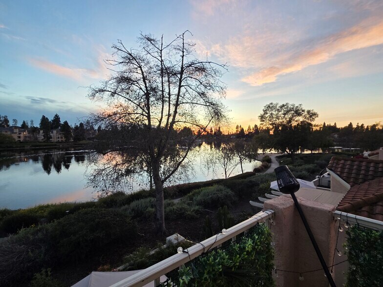 Building Photo - 740 Edgewater Dr