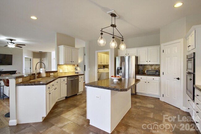 Building Photo - 6520 Red Maple Dr